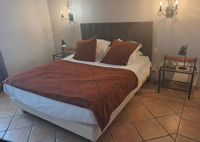 Le Relais Des Trois Mas