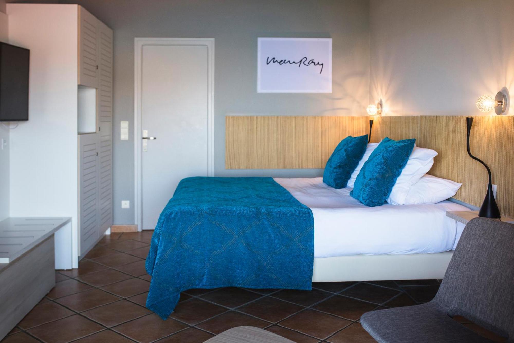 Hotel Le Relais Des Trois Mas 4*