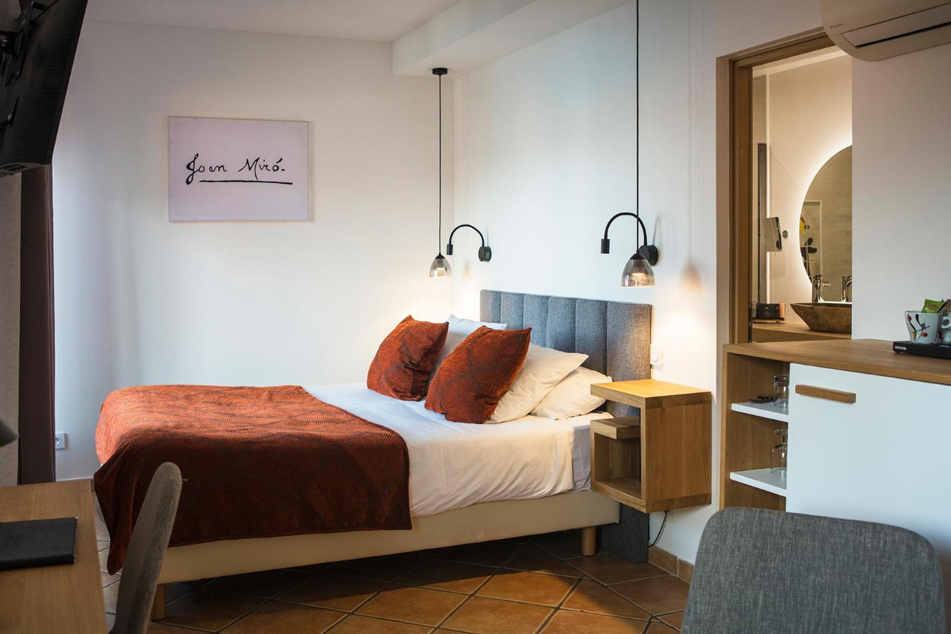 Hotel Le Relais Des Trois Mas 4*