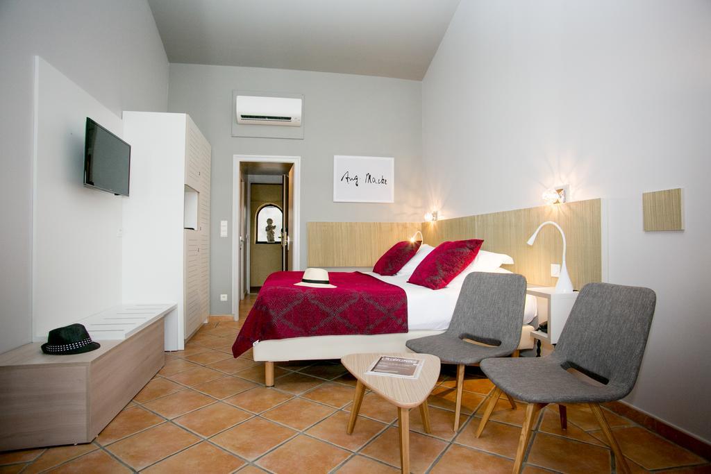 Le Relais Des Trois Mas Hotel 4*
