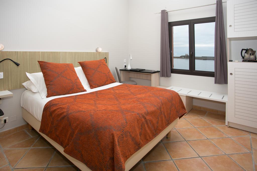 Le Relais Des Trois Mas Hotel 4*