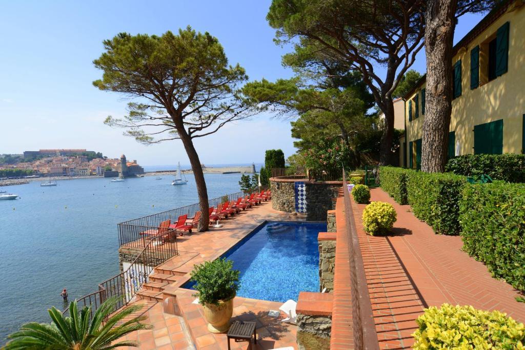 Le Relais Des Trois Mas Hotel 4*